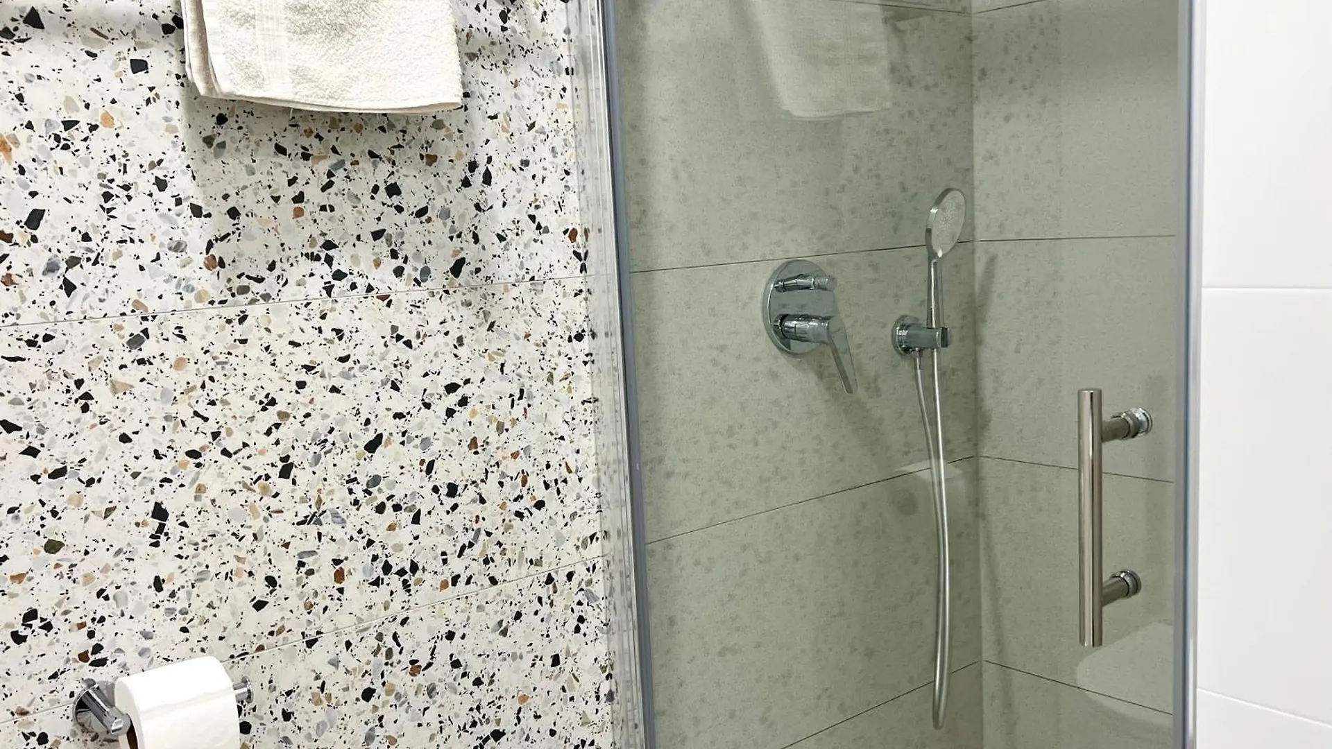 V&V Apartment Πούλα